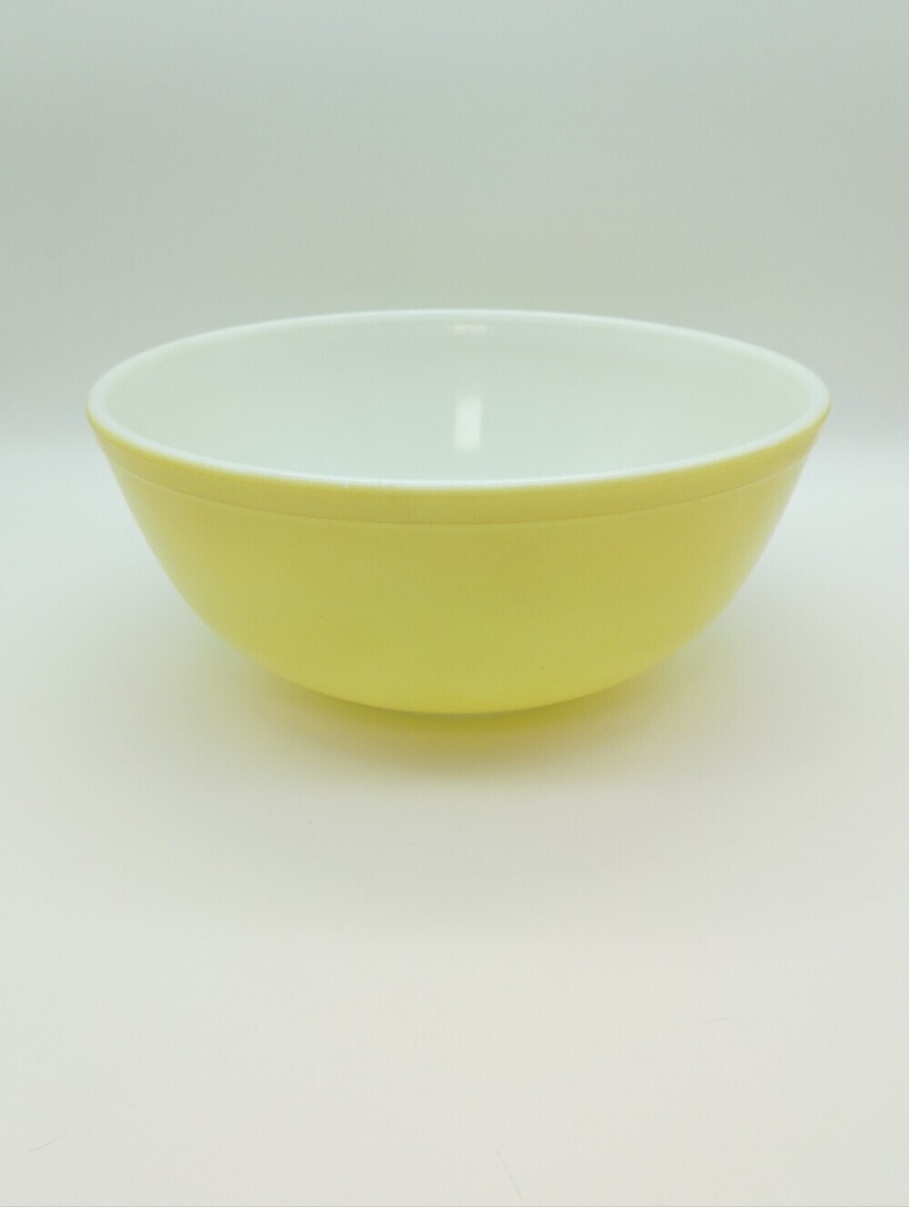 Pyrex 4-quart yellow mixing bowl